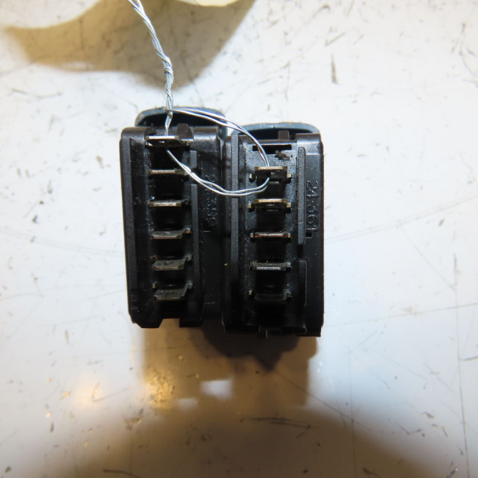 Commande lève-glace porte avant gauche occasion RENAULT TWINGO I Phase 1 04-1993->08-1998 Twingo 12.96>08.98 7700416998 2