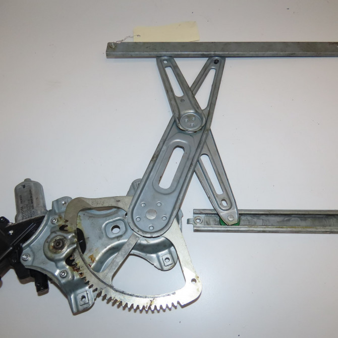 Mecanisme+moteur leve-glace avg occasion TOYOTA YARIS II Phase 1 12-2005->11-2009 1.0i 69ch 698200D041 2