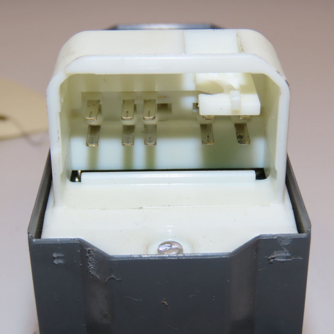 Commande lève-glace porte avant gauche occasion TOYOTA YARIS II Phase 1 12-2005->11-2009 1.4 D-4D 848200D100 3