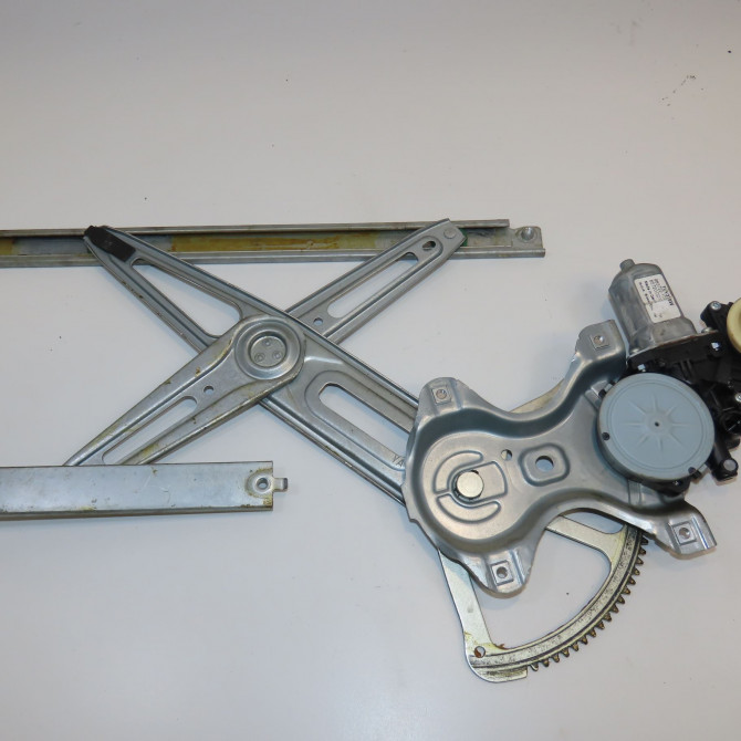Mecanisme+moteur leve-glace avg occasion TOYOTA YARIS II Phase 1 12-2005->11-2009 1.4 D-4D 698200D041 1
