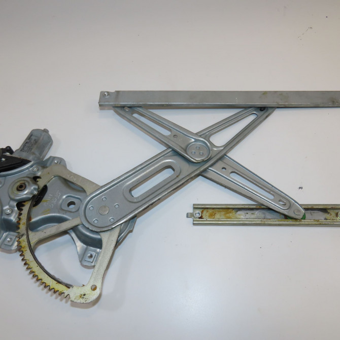 Mecanisme+moteur leve-glace avg occasion TOYOTA YARIS II Phase 1 12-2005->11-2009 1.4 D-4D 698200D041 2