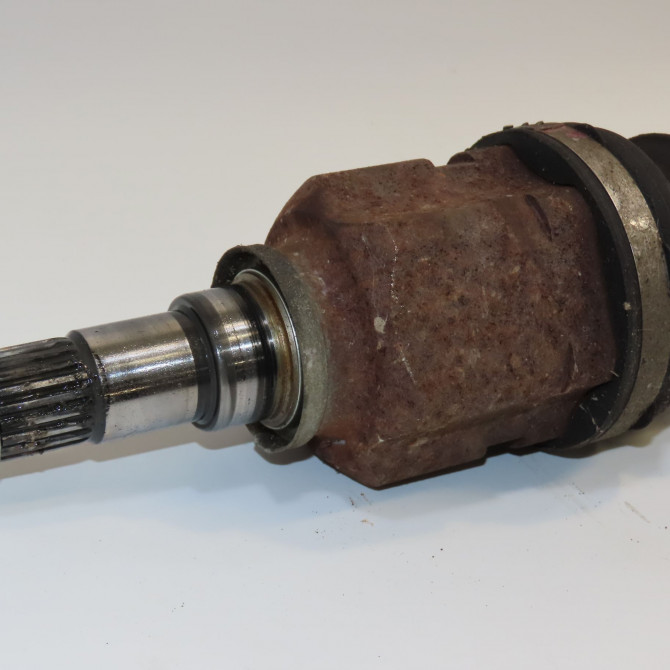 Transmission avant droite occasion TOYOTA YARIS II Phase 1 12-2005->11-2009 1.4 D-4D 434100D180 4