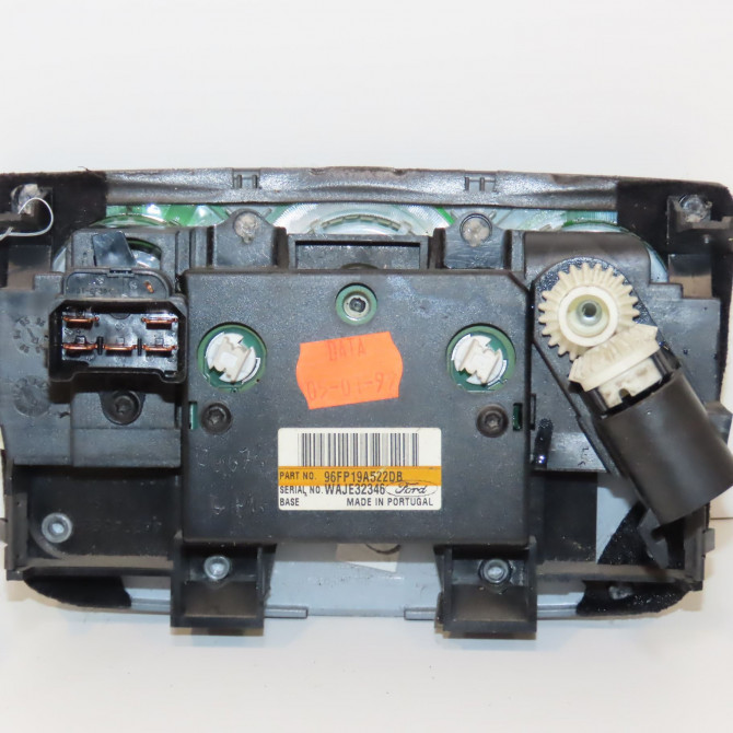 Commande de chauffage occasion FORD FIESTA IV Phase 1 09-1995->09-1999 1.3i 1143930 2