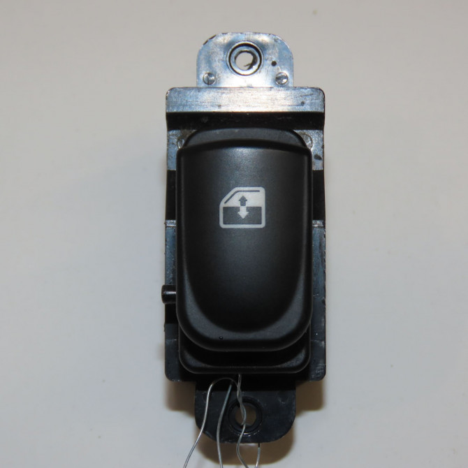 Commande leve-glace porte arrière gauche occasion HYUNDAI I 20 I phase 2 06-2012->03-2015 1.2i 85ch 935801J002 1