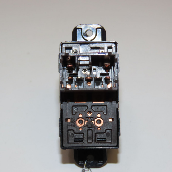 Commande leve-glace porte arrière gauche occasion HYUNDAI I 20 I phase 2 06-2012->03-2015 1.2i 85ch 935801J002 2