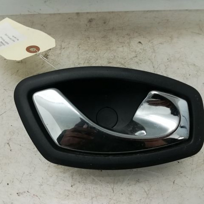 Poignee int porte avd occasion RENAULT CAPTUR Phase 1 02-2013->... 1.2i 118 16V 806701025R 1