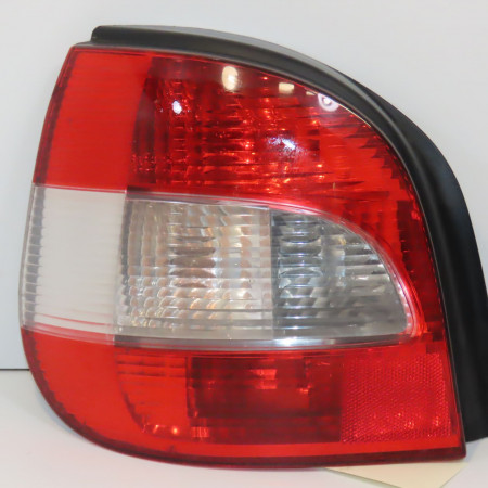 Feu arrière gauche occasion RENAULT SCENIC I Phase 2 08-1999->06-2003 1.6i 107ch 7700428054