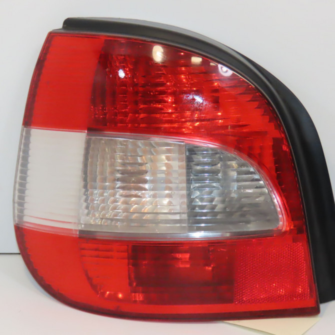 Feu arrière gauche occasion RENAULT SCENIC I Phase 2 08-1999->06-2003 1.6i 107ch 7700428054 1