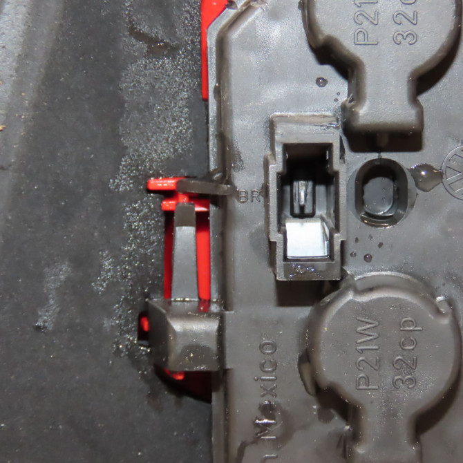 Feu arrière gauche occasion VOLKSWAGEN BORA Phase 1 10-1998->12-2005 1.9 TDI 100ch 1J5945095AA 4