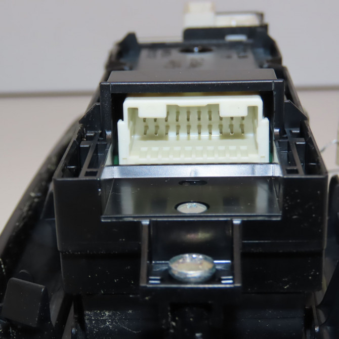 Commande lève-glace porte avant gauche occasion  84040F4090 3