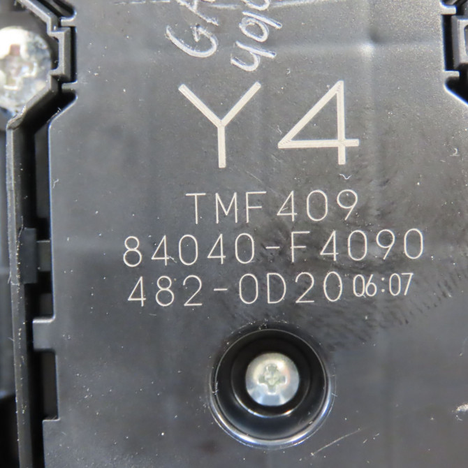 Commande lève-glace porte avant gauche occasion  84040F4090 5