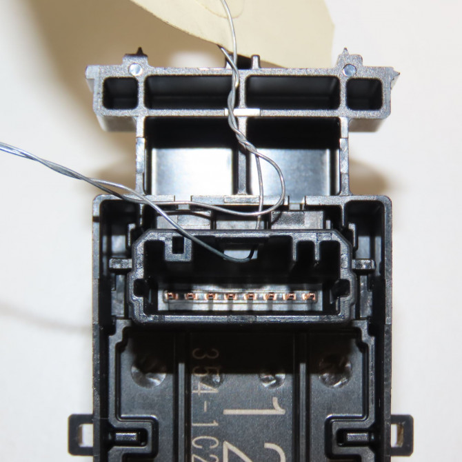 Commande lève-glace porte avant droite occasion  8481002240 3