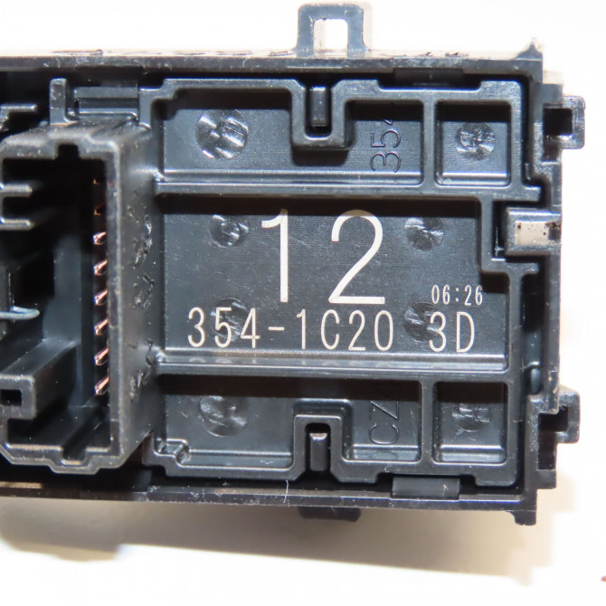 Commande lève-glace porte avant droite occasion  8481002240 4