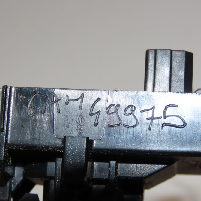 Commande lève-glace porte avant droite occasion  8481002240 5