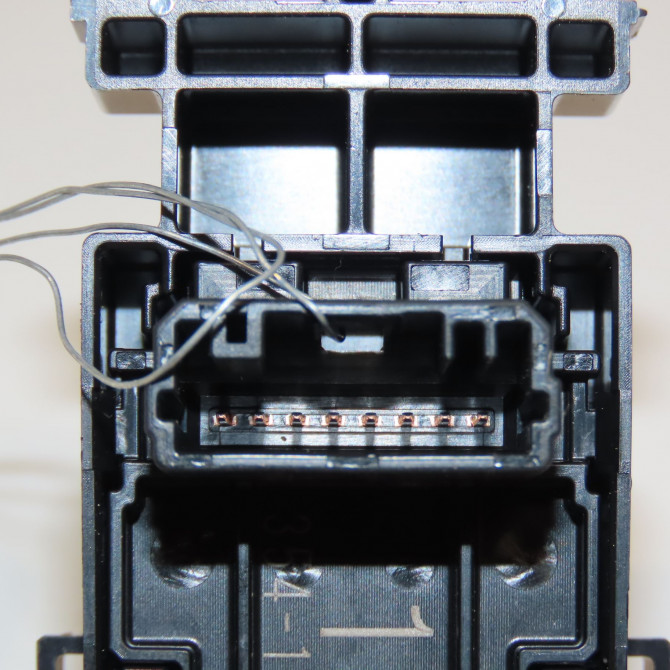 Commande leve-glace porte arrière gauche occasion  8481002240 3