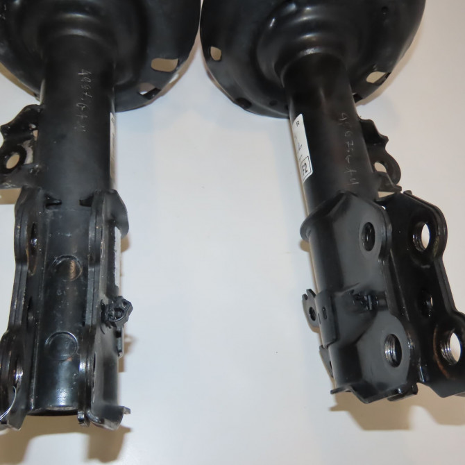 Amortisseur avant droit occasion 4