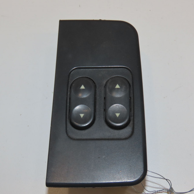 Commande lève-glace porte avant gauche occasion FIAT PUNTO I Phase 1 04-1995->04-1999 1.6i 88ch 720653060 1