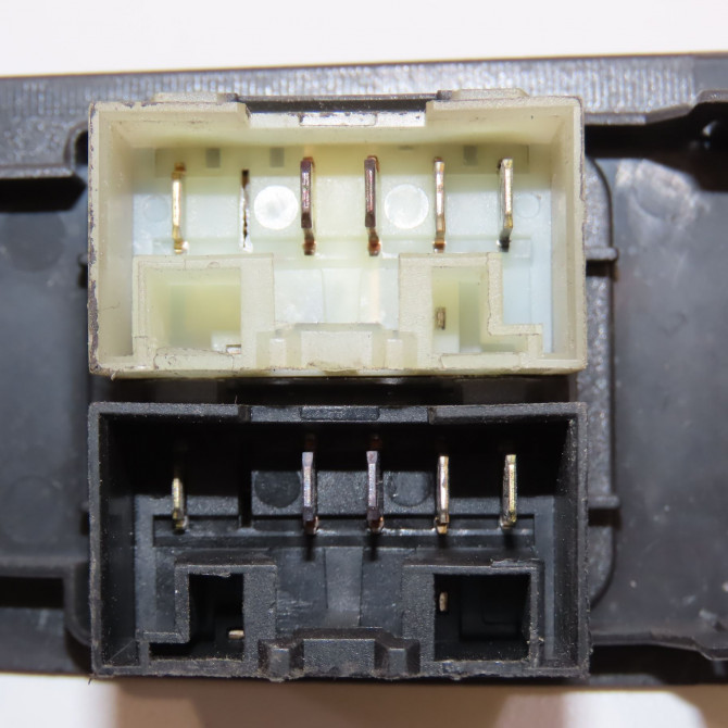 Commande lève-glace porte avant gauche occasion FIAT PUNTO I Phase 1 04-1995->04-1999 1.6i 88ch 720653060 3