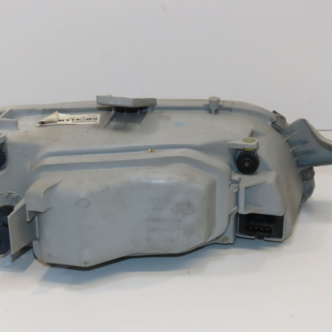 Phare droit occasion FIAT PUNTO I Phase 1 04-1995->04-1999 1.6i 88ch 46421468 2