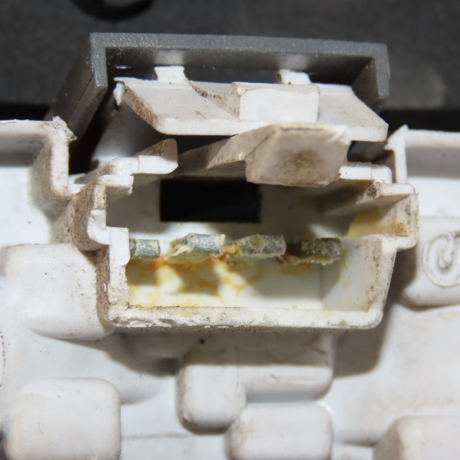 Feu arrière gauche occasion FIAT PUNTO I Phase 1 04-1995->04-1999 1.6i 88ch 46730571 3