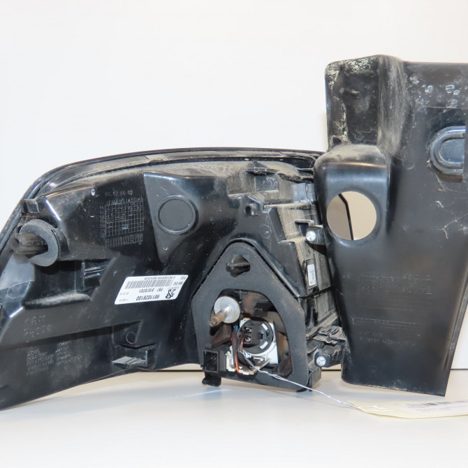 Feu arrière droit occasion PEUGEOT 5008 II Phase 1 10-2016->... 9811028180 3