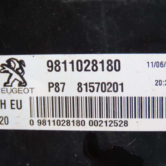 Feu arrière droit occasion PEUGEOT 5008 II Phase 1 10-2016->... 9811028180 5