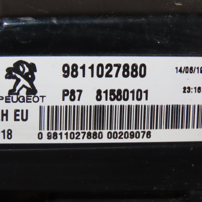 Feu arrière interieur gauche occasion PEUGEOT 5008 II Phase 1 10-2016->... 9811027880 4