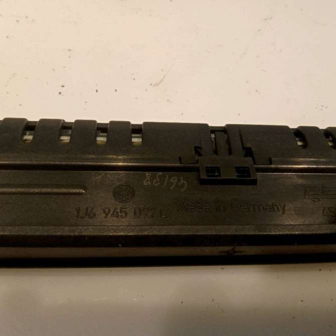 Feux stop supplementaire occasion VOLKSWAGEN GOLF IV GOLF IV Phase 1 1998-01-01->2005-06-30 1.9 TDI 90ch 1J6945131C 3