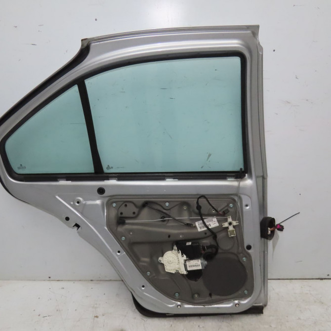 Porte arrière gauche occasion VOLKSWAGEN BORA Phase 1 10-1998->12-2005 1.9 TDI 100ch 1J5833055F 2
