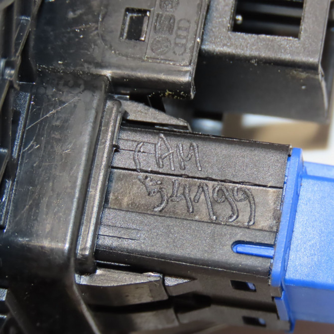 Bouton de warning occasion VOLKSWAGEN POLO VI 2G0953509KQU 3