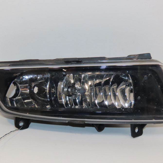 Phare antibrouillard avant droit occasion VOLKSWAGEN POLO VI 6R0941062E 1