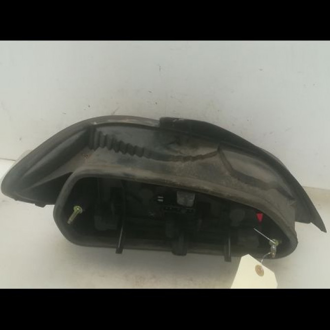 Feu arrière droit occasion PEUGEOT 406 Phase 1 10-1995->04-1999 1.9 TD 90ch 6351E8 2