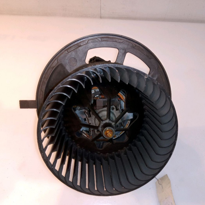 Ventilateur de chauffage occasion B.M.W. SERIE 1 I Phase 1 05-2004->12-2006 120d 64119227670 1