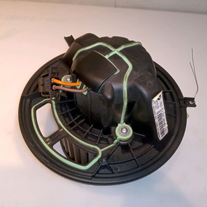 Ventilateur de chauffage occasion B.M.W. SERIE 1 I Phase 1 05-2004->12-2006 120d 64119227670 2