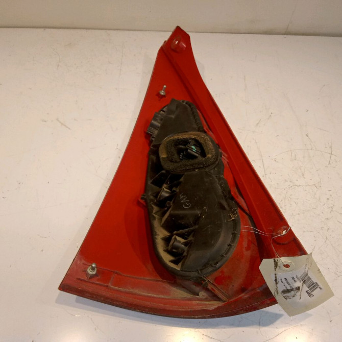 Feu arrière droit occasion PEUGEOT 107 Phase 1 06-2005->12-2008 1.4 HDI 6351X6 2