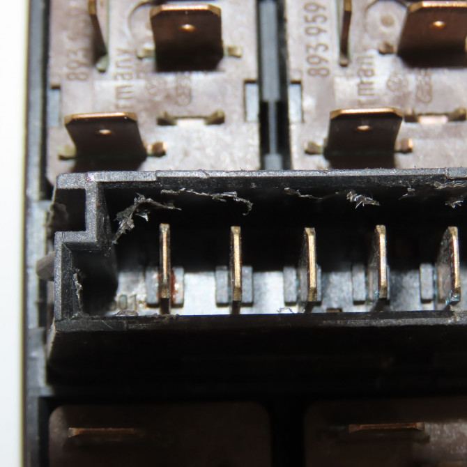 Commande lève-glace porte avant gauche occasion AUDI 100 III Phase 1 01-1991->06-1994 2.5 TDI 115ch 3