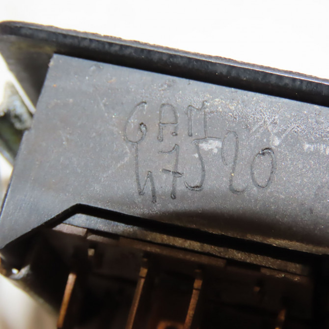 Commande lève-glace porte avant gauche occasion AUDI 100 III Phase 1 01-1991->06-1994 2.5 TDI 115ch 4