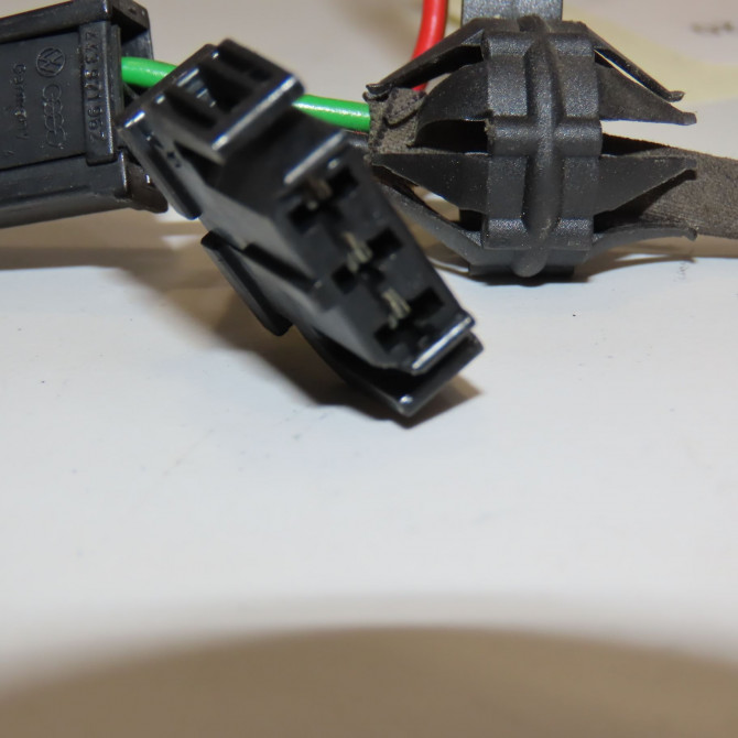 Commande leve-glace porte arrière droite occasion AUDI 100 III Phase 1 01-1991->06-1994 2.5 TDI 115ch 3