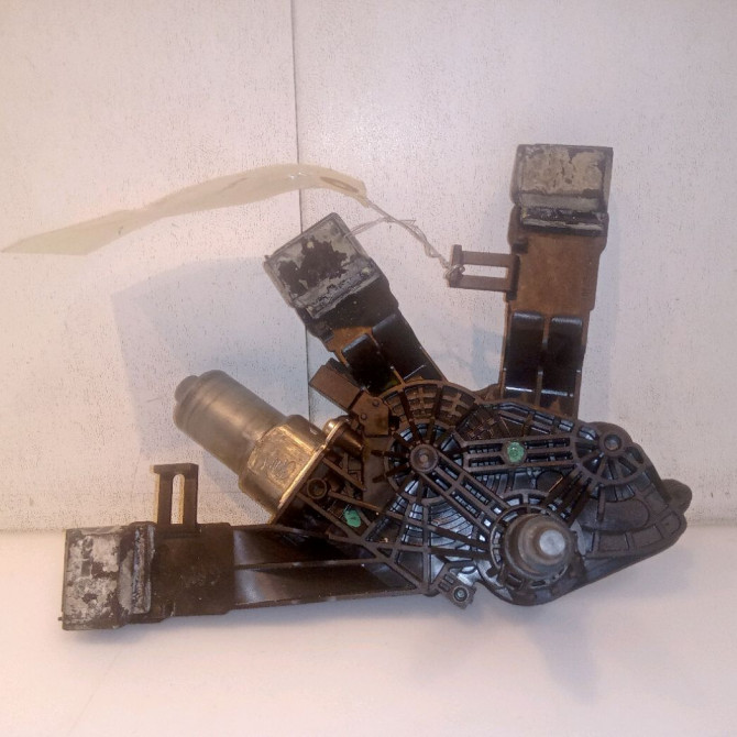 Moteur essuie-glace arrière occasion CITROEN C4 GRAND PICASSO II Phase 1 04-2013->... 1.6 e-HDi 115ch 9819523180 1