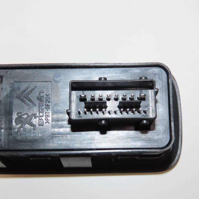 Commande lève-glace porte avant gauche occasion PEUGEOT 308 I Phase 1 SW 05-2008->03-2011 1.6 HDI 110ch 649026 4