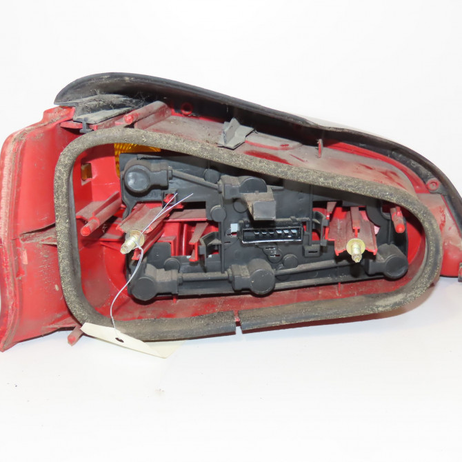 Feu arrière droit occasion PEUGEOT 106 Phase 2 04-1996->09-2003 1.0i 6351G6 2