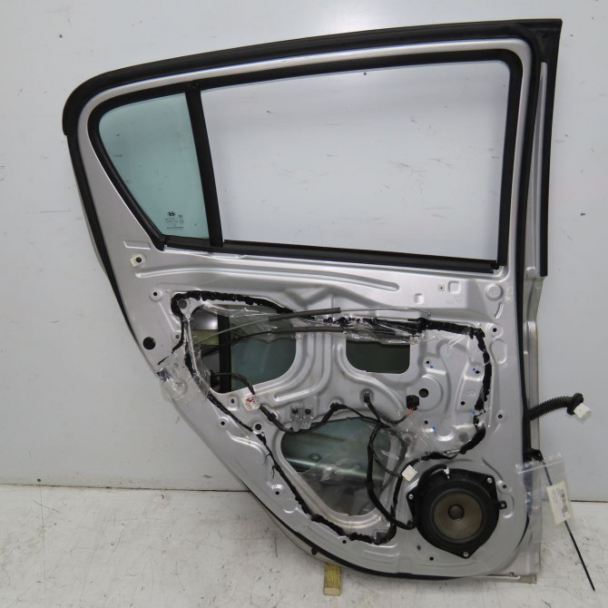 Porte arrière gauche occasion HYUNDAI I 20 I phase 2 06-2012->03-2015 1.2i 85ch 770034P000 2