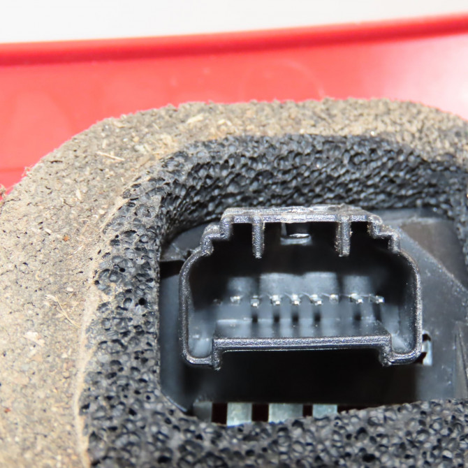 Feu arrière droit occasion PEUGEOT 107 Phase 2 01-2009->01-2012 1.0i 70ch 12v 6351X6 3