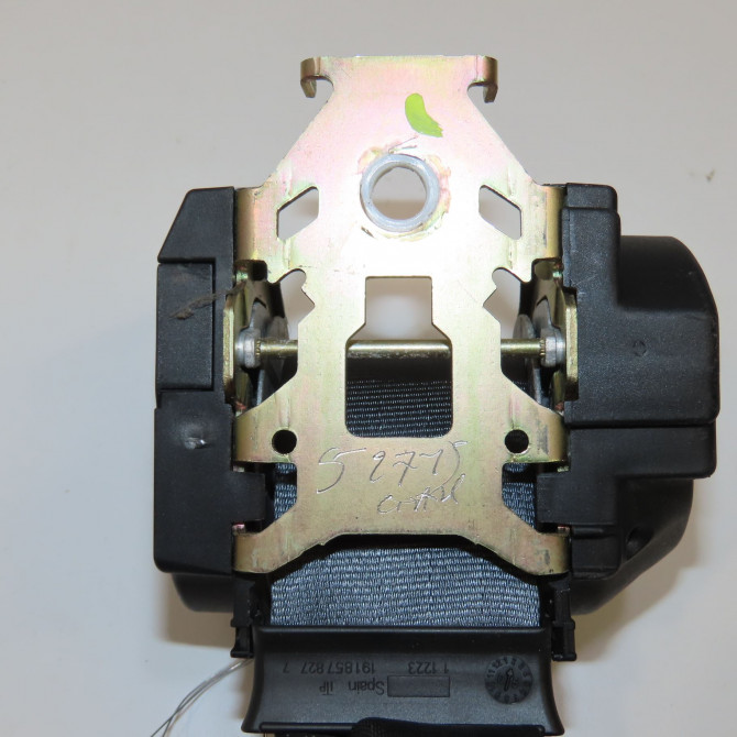 Ceinture centrale arriere occasion RENAULT CLIO II Phase 2 06-2001->07-2006 1.4i 16v 8200281412 3