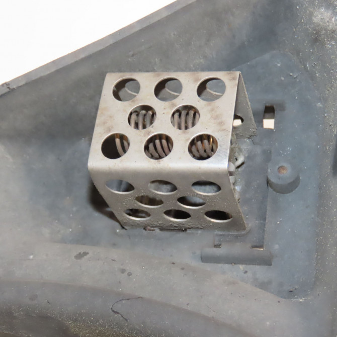 Ventilateur de refroidissement occasion RENAULT CLIO III Phase 2 03-2009->12-2014 1.5 DCI 75ch 7701068310 4