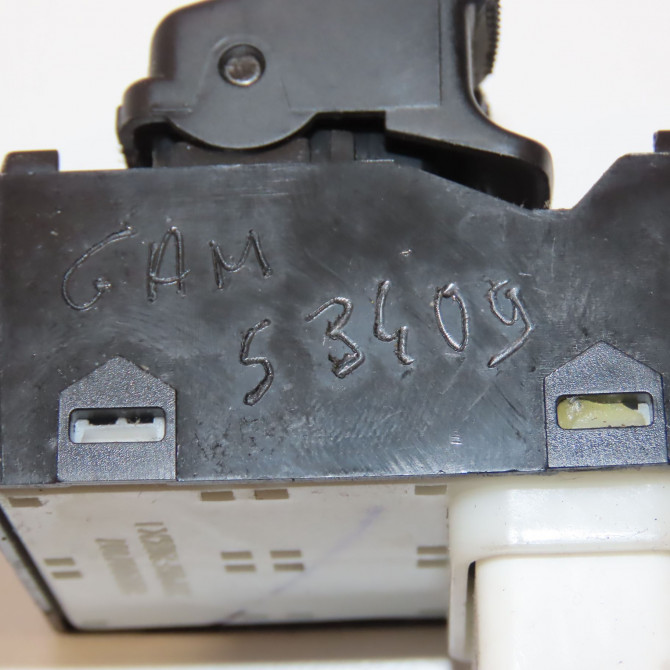 Commande lève-glace porte avant gauche occasion HYUNDAI I 10 I Phase 1 03-2008->12-2010 1.2i 935700X0004X 3