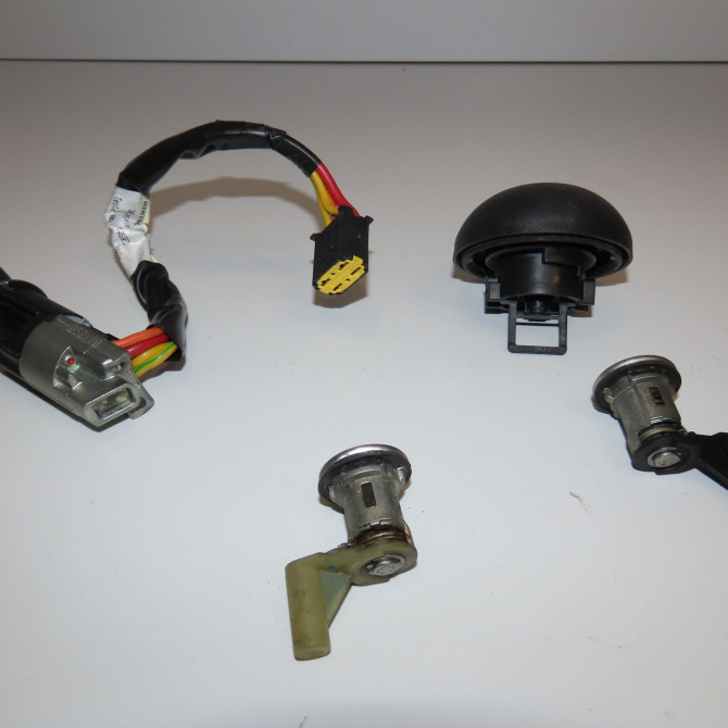 Kit serrures + antivol occasion DACIA SANDERO I Phase 1 06-2008->10-2012 1.4 MPI 75ch 6001550798 2