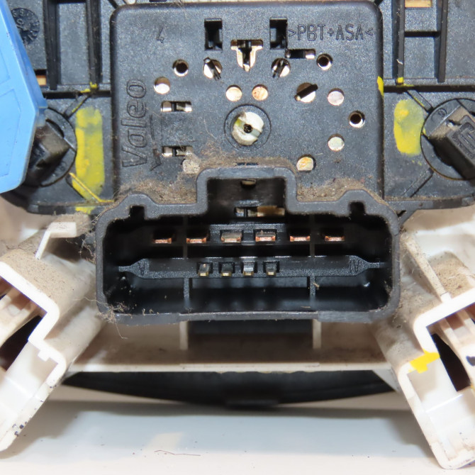 Commande de chauffage occasion DACIA SANDERO I Phase 1 06-2008->10-2012 1.4 MPI 75ch 6001551696 3