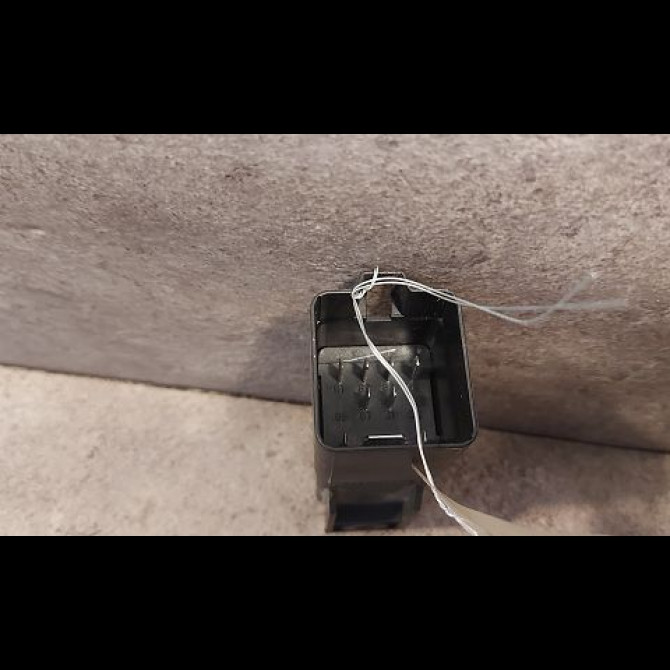 Boitier de préchauffage occasion VOLKSWAGEN GOLF V Phase 1 11-2003->10-2008 1.9 TDI 105ch 38907281D 2