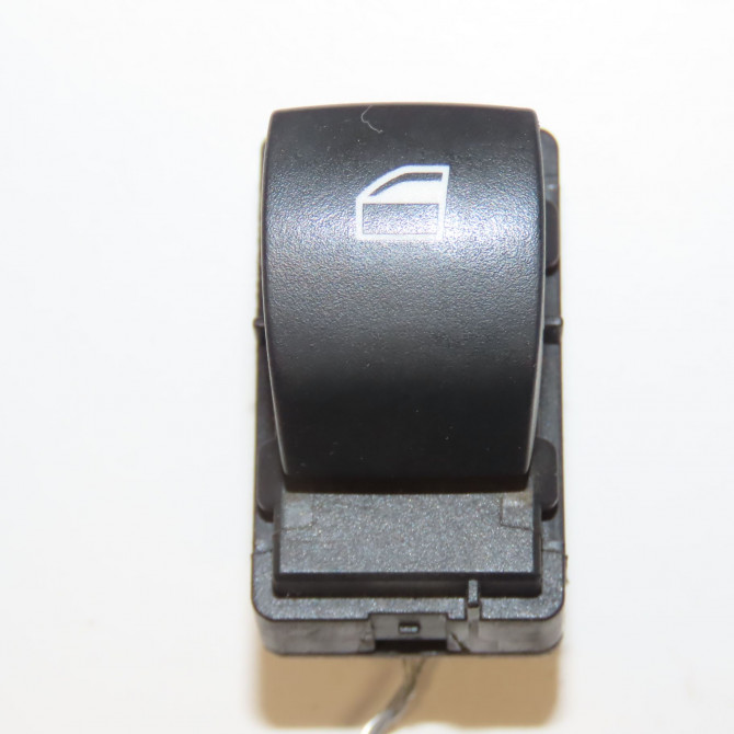 Commande lève-glace porte avant droite occasion B.M.W. SERIE 3 V Phase 1 03-2005->09-2008 61316957820 1